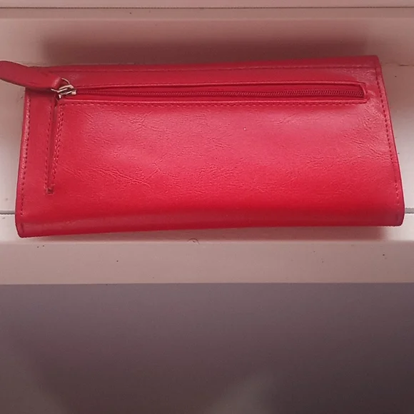 Red Clutch - Picture 2 of 3